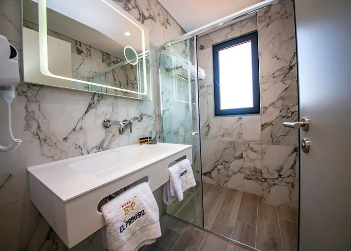 فندق El Primero ساراندا