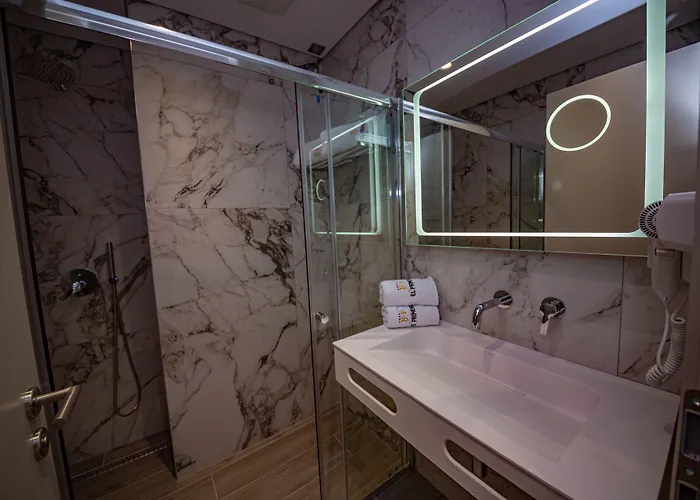 فندق El Primero ساراندا